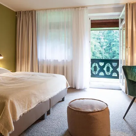 Waldhotel Eiche 4* بورغ